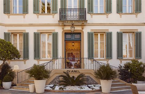 Chanel Opens Seasonal Boutique in Saint